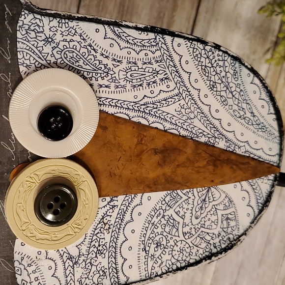 Adorable Handcrafted Whimsical Owl Statue 🦉 - Picture 2 of 6